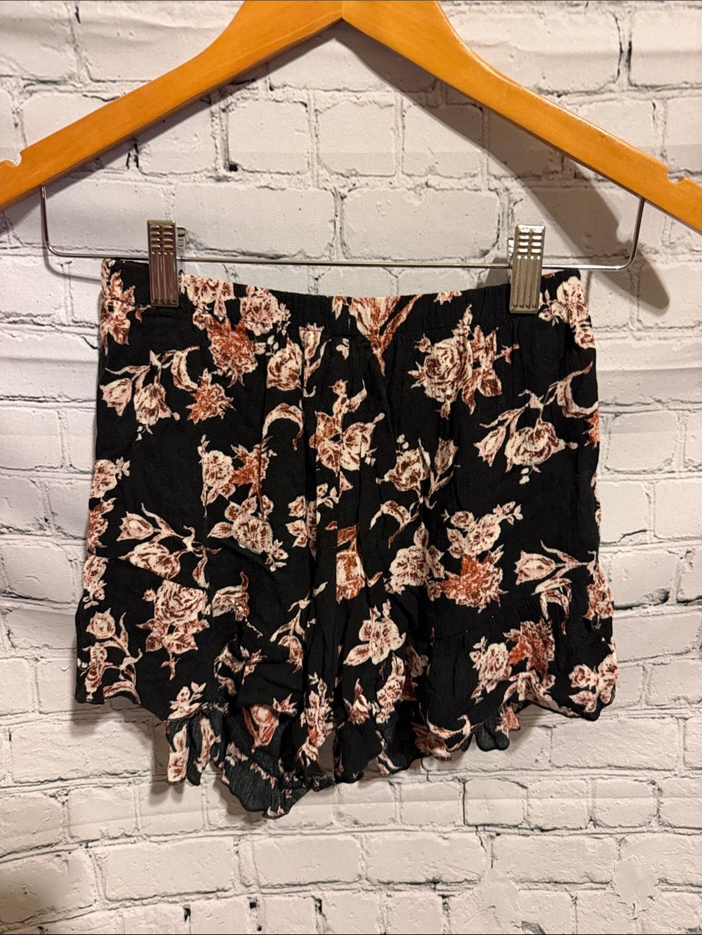 Full Tilt Floral Print Shorts Woman’s size Medium